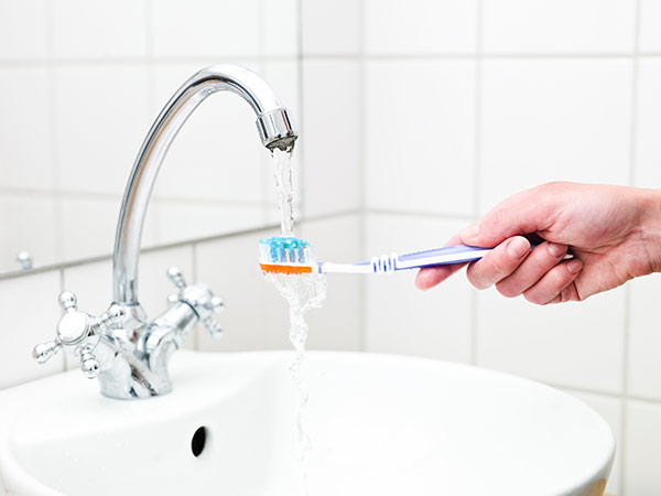 Cleaning Your Toothbrush Pointe Dental Group Shelby Twp Grosse Pointe Mi