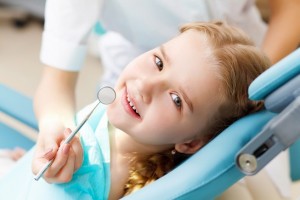 child at dentist to prevent cavities