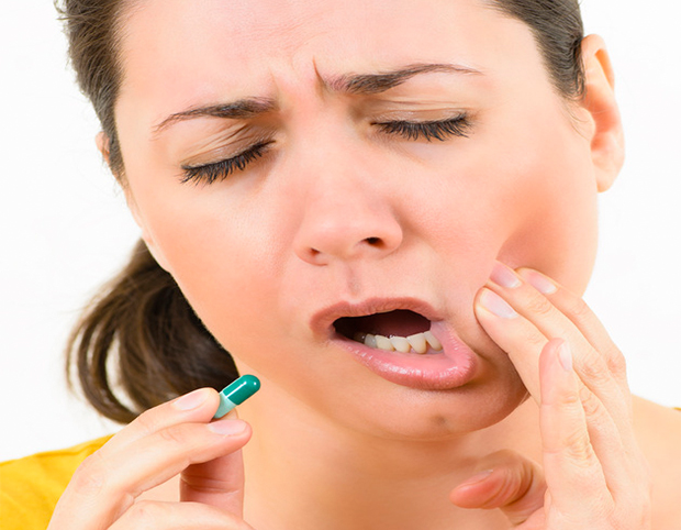 Woman suffering from jaw pain related to TMD - tmd/tmj treatment